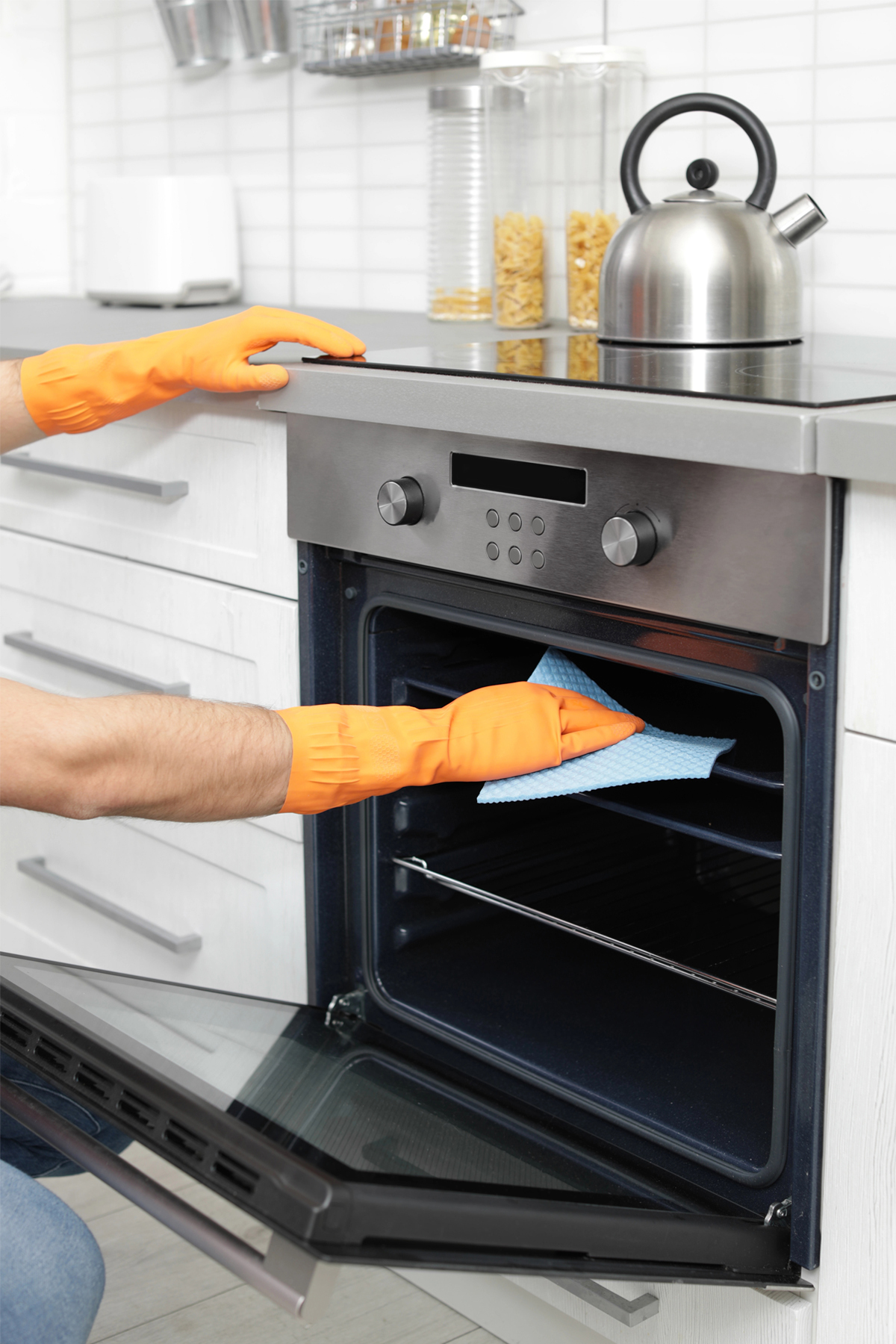 ¿Cómo limpiar el horno de la cocina?